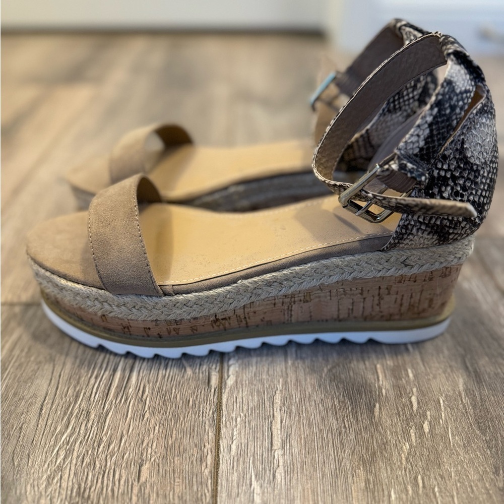 JustFab platform sandals - Picture 4 of 5